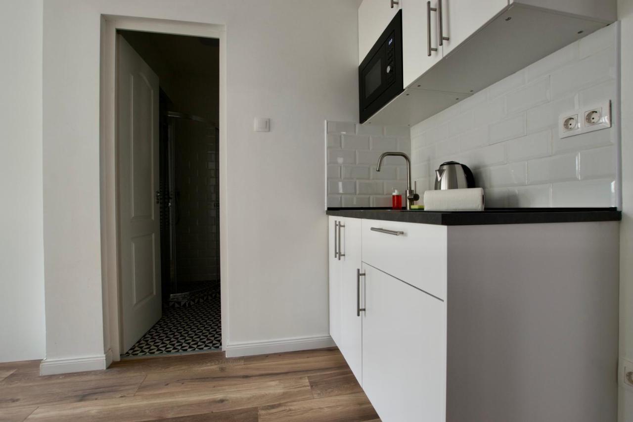 Standard Apartment By Hi5 - Dessewffy 37 Suites Budapest Exterior photo
