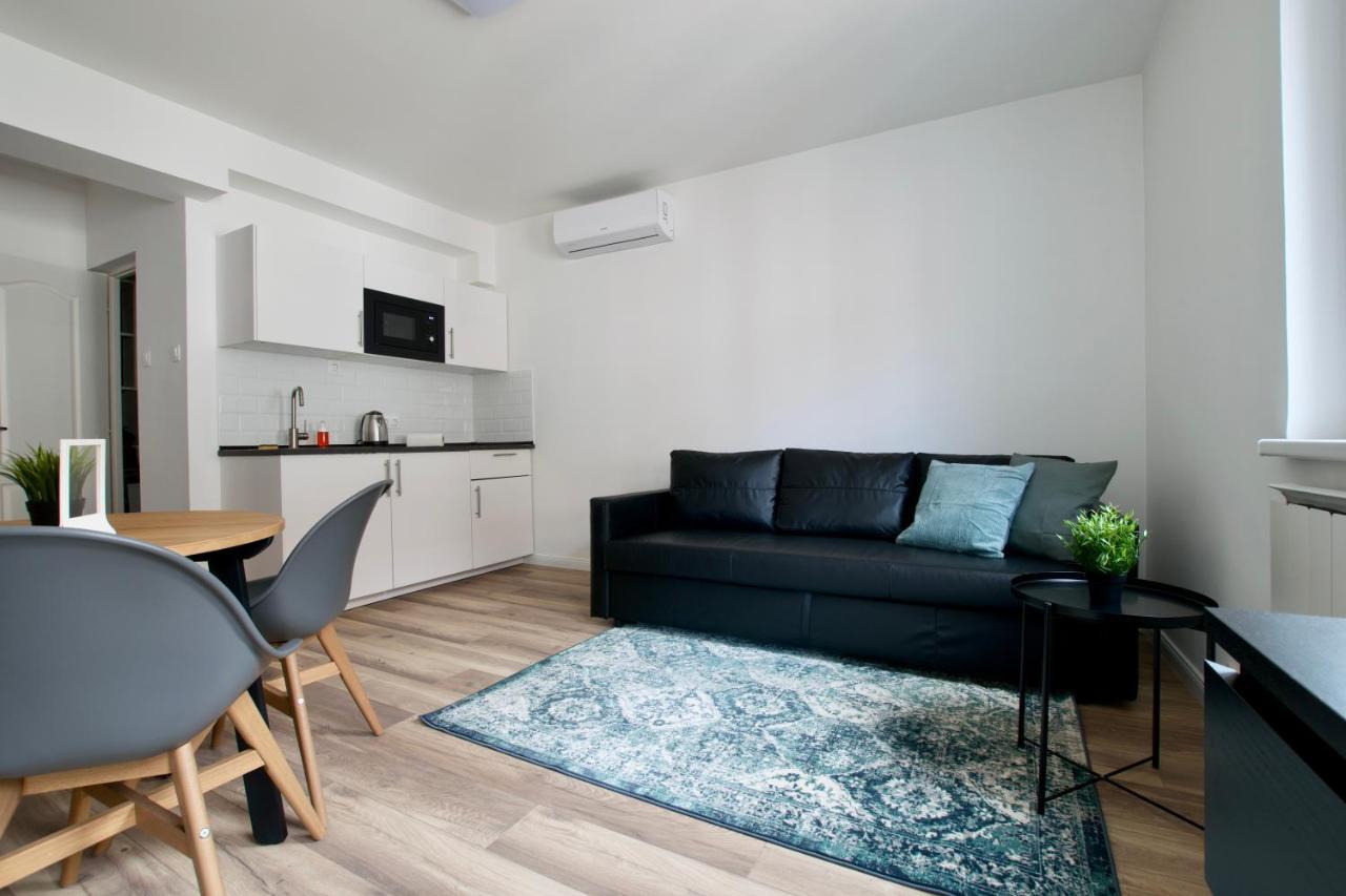 Standard Apartment By Hi5 - Dessewffy 37 Suites Budapest Exterior photo