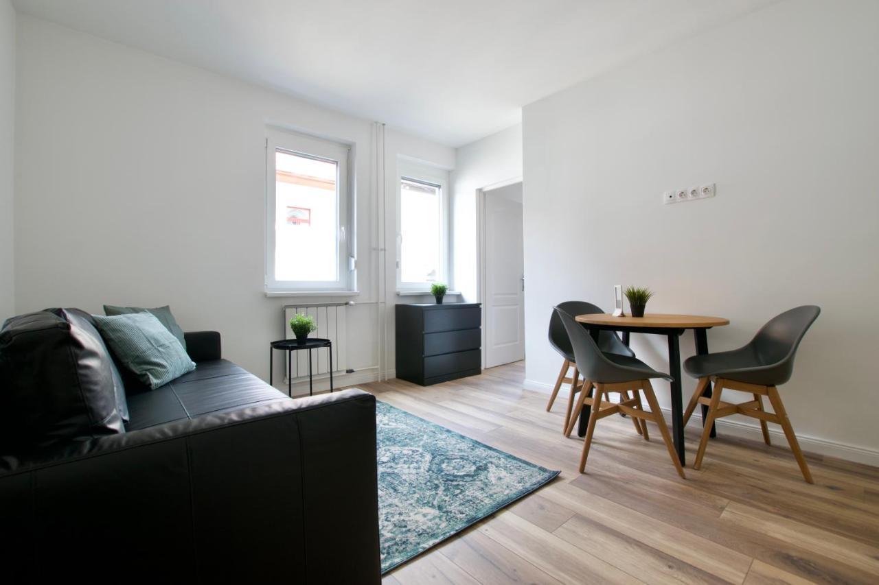 Standard Apartment By Hi5 - Dessewffy 37 Suites Budapest Exterior photo