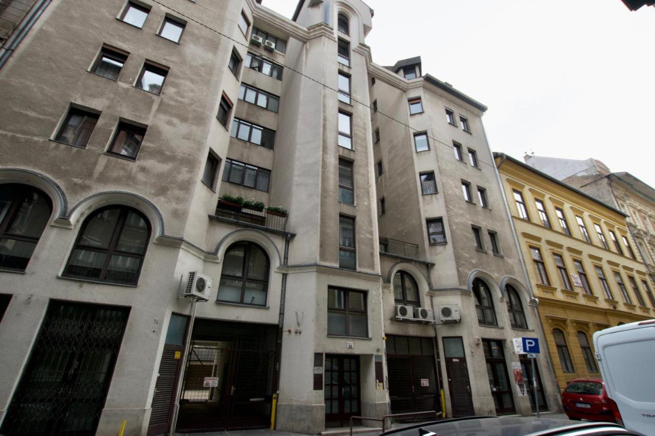 Standard Apartment By Hi5 - Dessewffy 37 Suites Budapest Exterior photo